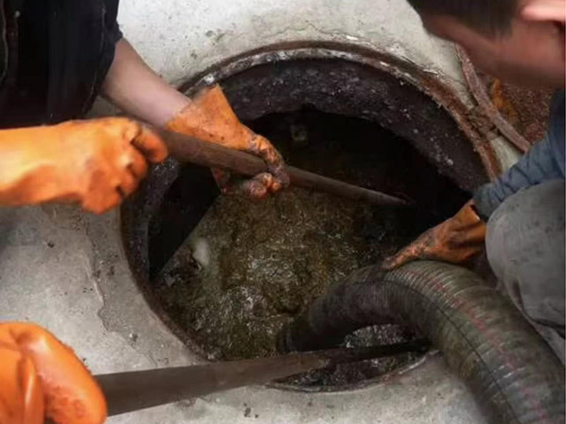 郁南清理化粪池时如何避免沼气的危害?